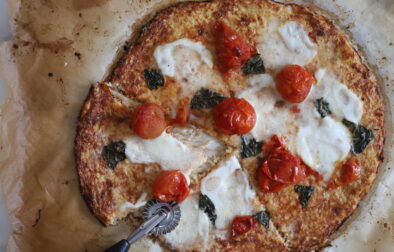 Karnabahar Hamurlu Glutensiz Margarita Pizza Tarifi,Nasıl Yapılır?